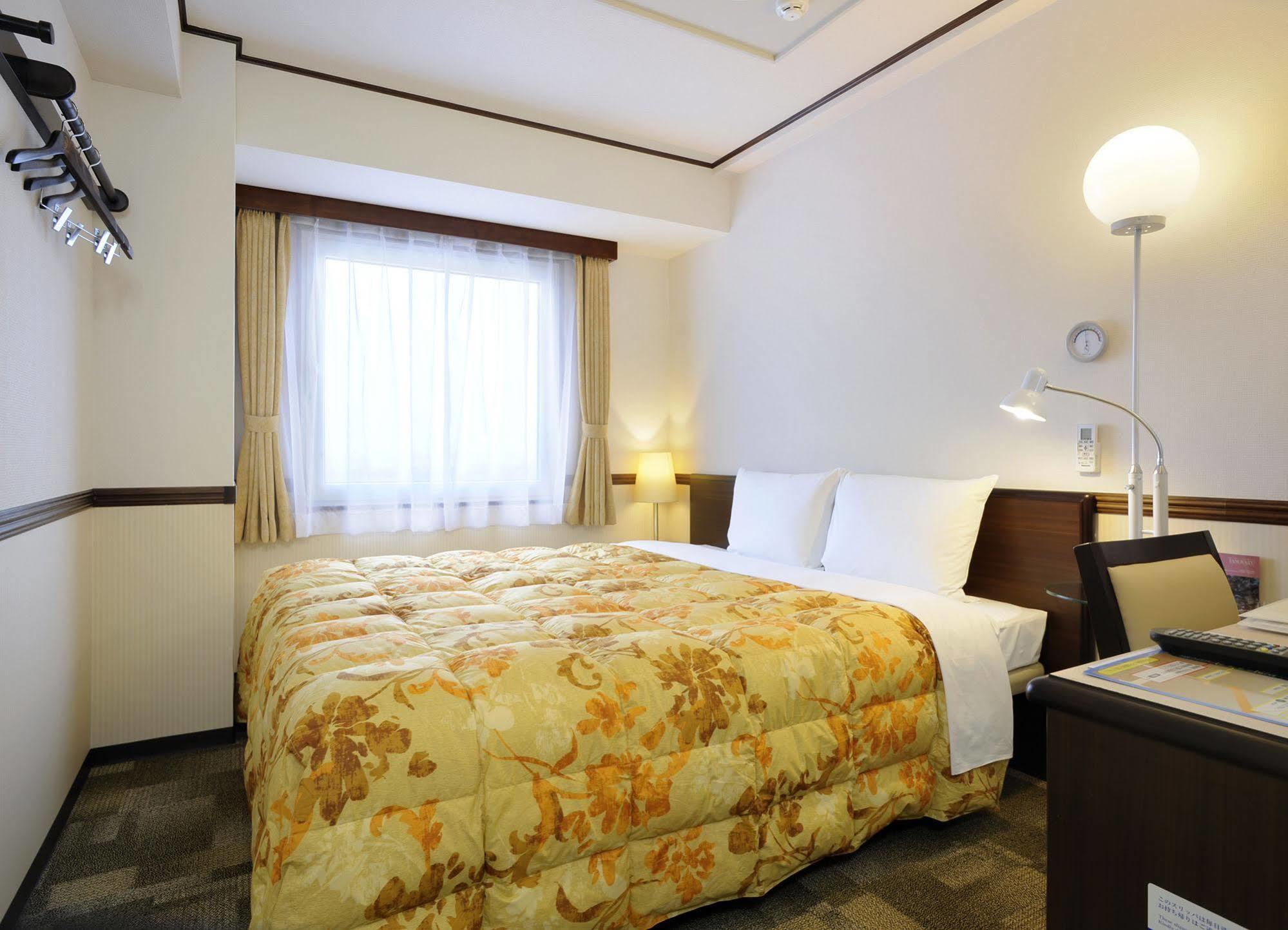 Toyoko Inn Osaka Namba Nishi Exterior foto